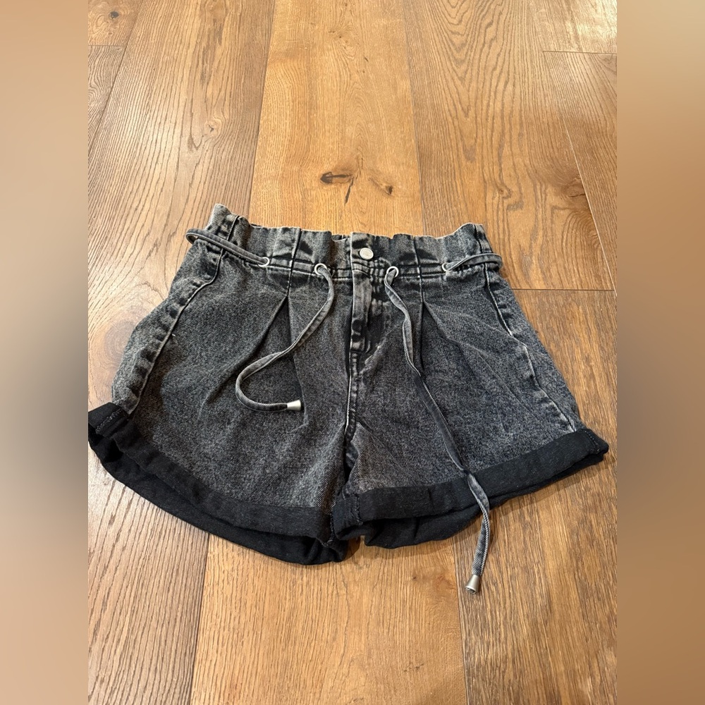 BlankNYC paper bag drawstring jean shorts size 26